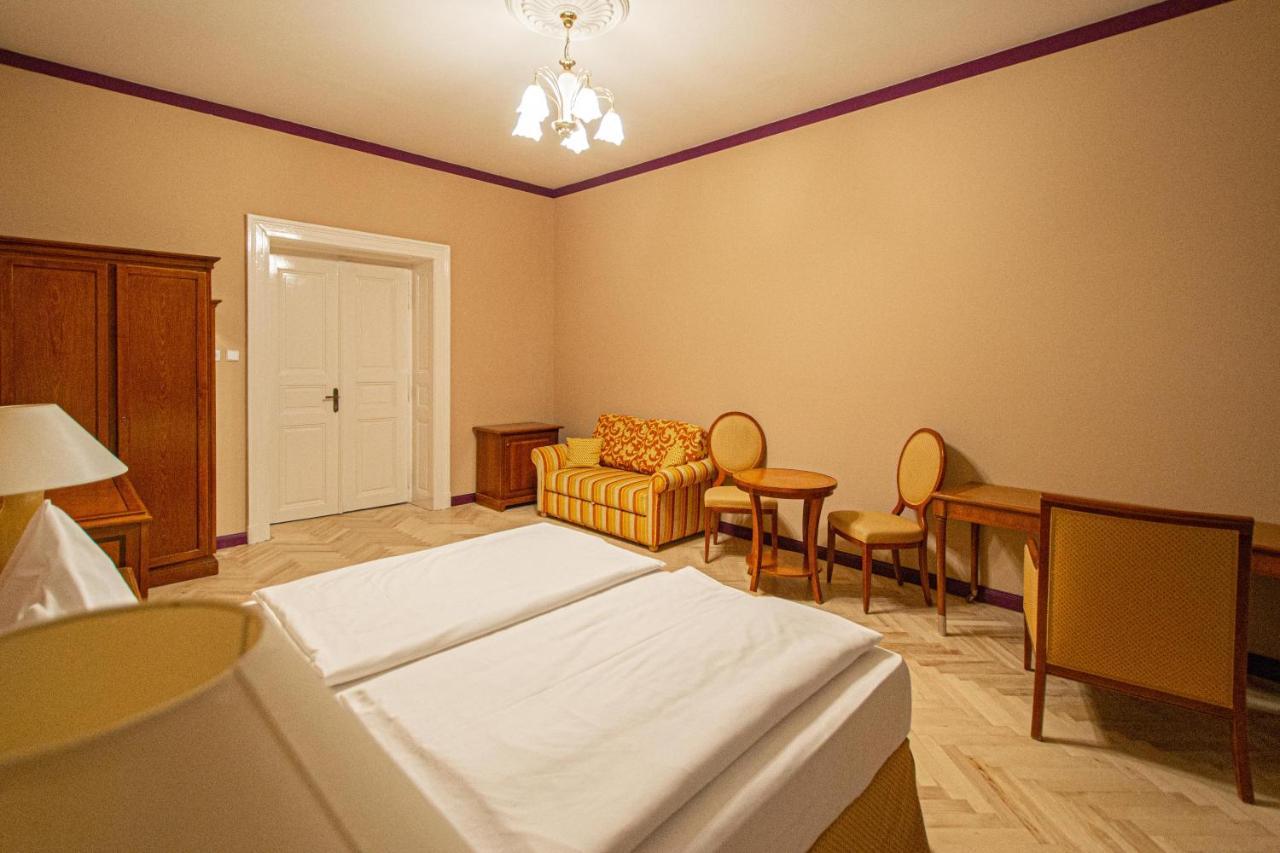 4 Bedrooms 130M2 Apartment At The Main City Square Praag Buitenkant foto