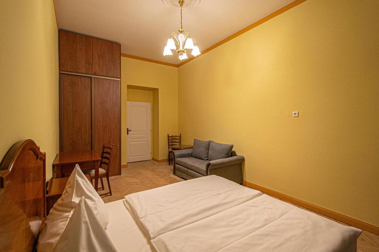 4 Bedrooms 130M2 Apartment At The Main City Square Praag Buitenkant foto