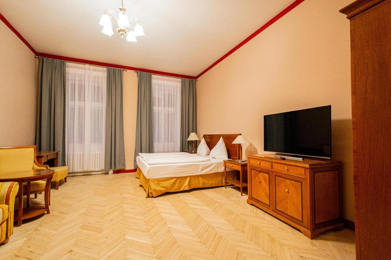 4 Bedrooms 130M2 Apartment At The Main City Square Praag Buitenkant foto