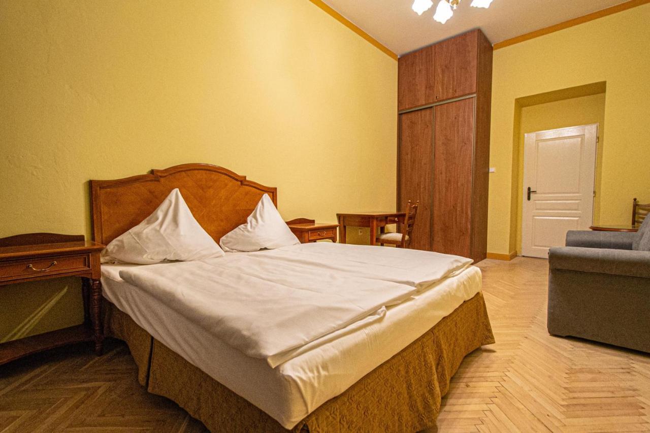 4 Bedrooms 130M2 Apartment At The Main City Square Praag Buitenkant foto