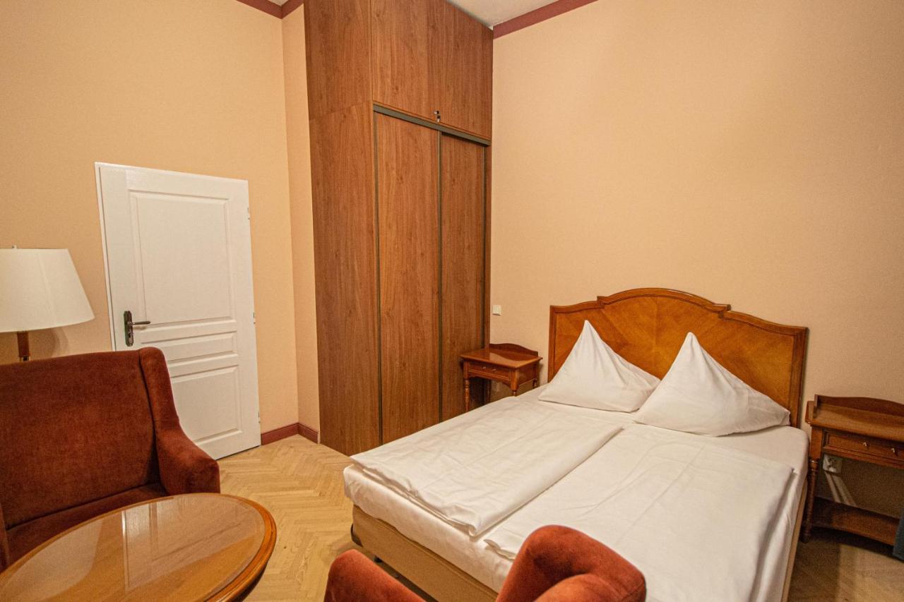 4 Bedrooms 130M2 Apartment At The Main City Square Praag Buitenkant foto