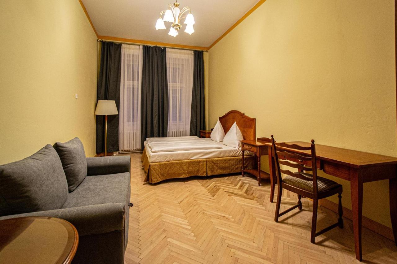 4 Bedrooms 130M2 Apartment At The Main City Square Praag Buitenkant foto